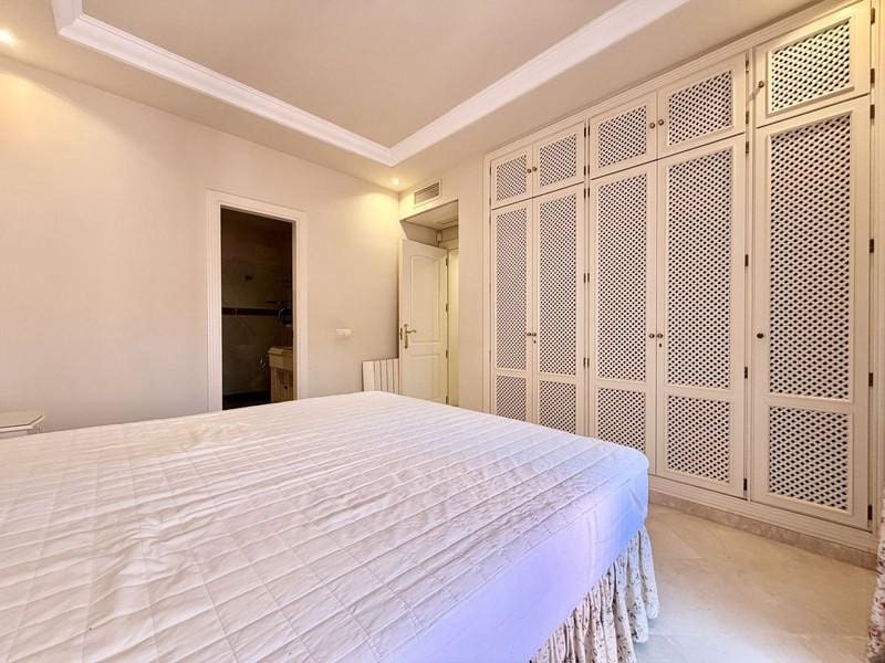4 soverom Penthouse til leie i Marbella med svømmebasseng garasje - € 3 000 (Ref: 9984278)