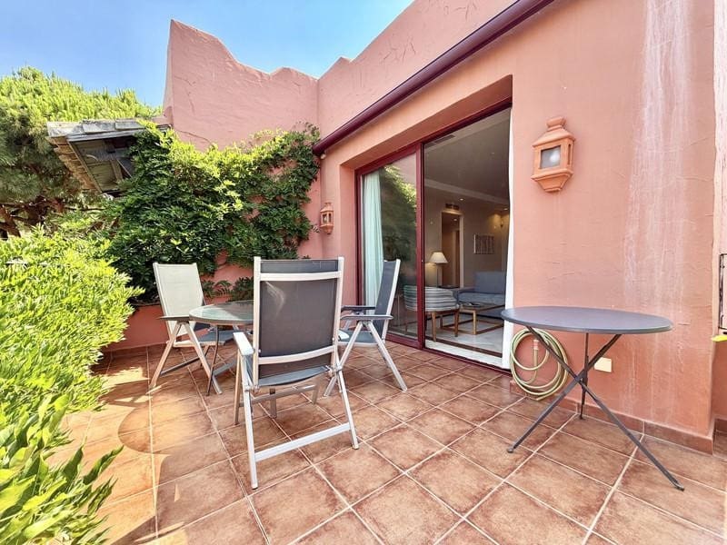 4 soverom Penthouse til leie i Marbella med svømmebasseng garasje - € 3 000 (Ref: 9984278)