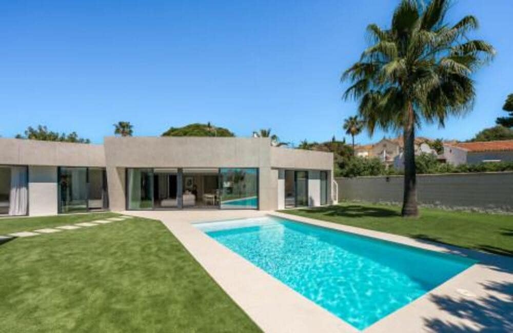 4 soveværelse Villa til salg i Marbella med swimmingpool garage - € 2.395.000 (Ref: 9986286)