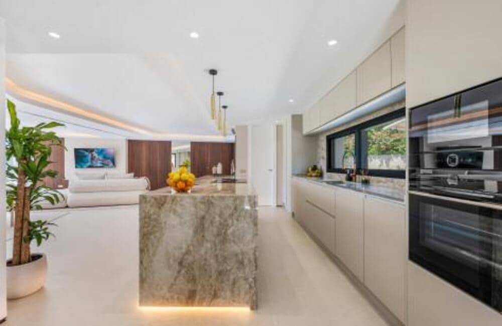 4 soveværelse Villa til salg i Marbella med swimmingpool garage - € 2.395.000 (Ref: 9986286)