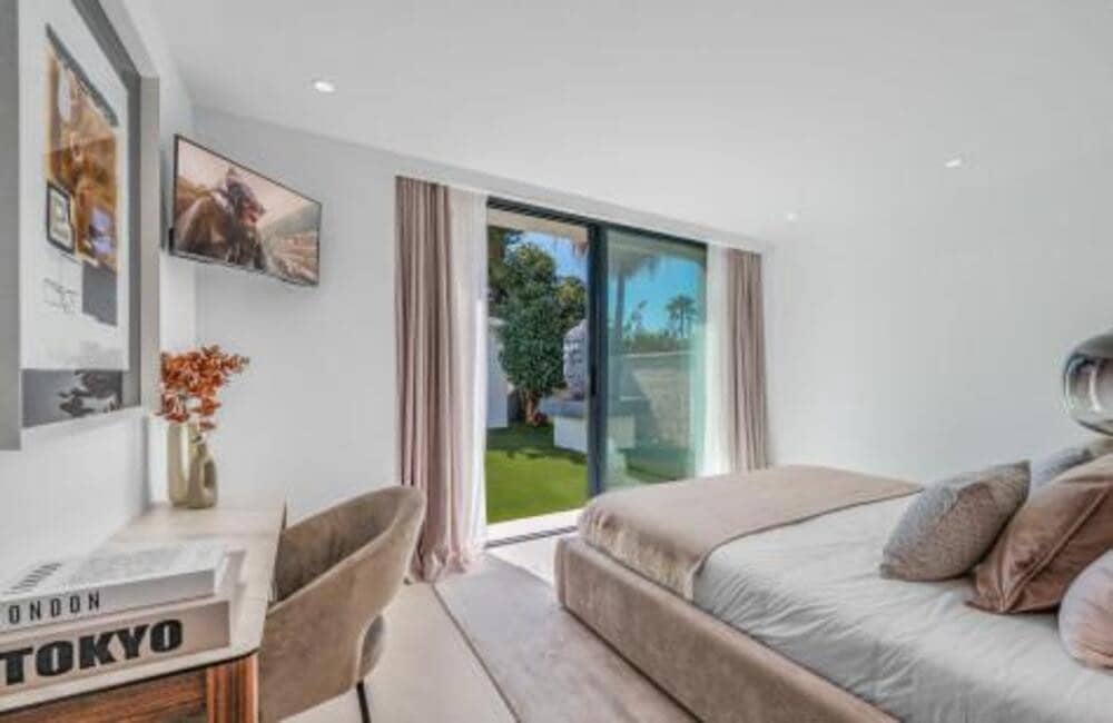 4 soveværelse Villa til salg i Marbella med swimmingpool garage - € 2.395.000 (Ref: 9986286)