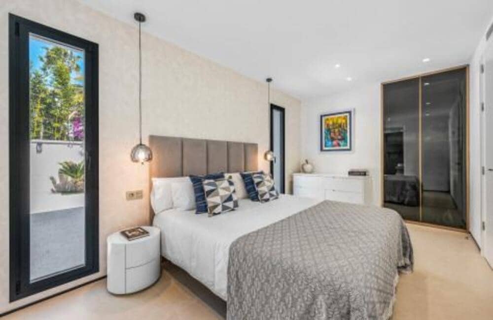 4 soveværelse Villa til salg i Marbella med swimmingpool garage - € 2.395.000 (Ref: 9986286)