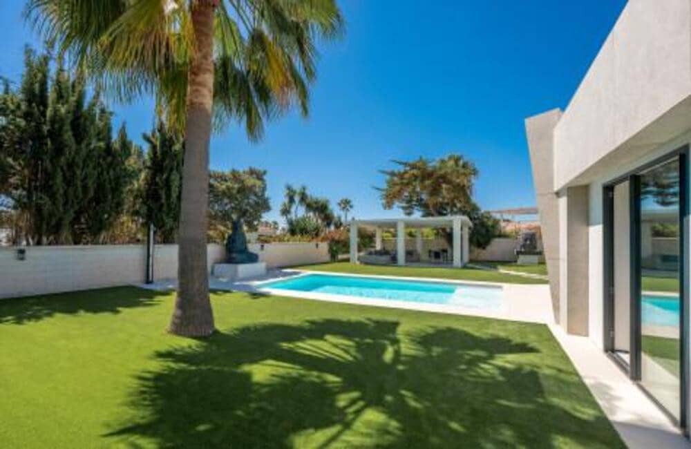 4 soveværelse Villa til salg i Marbella med swimmingpool garage - € 2.395.000 (Ref: 9986286)