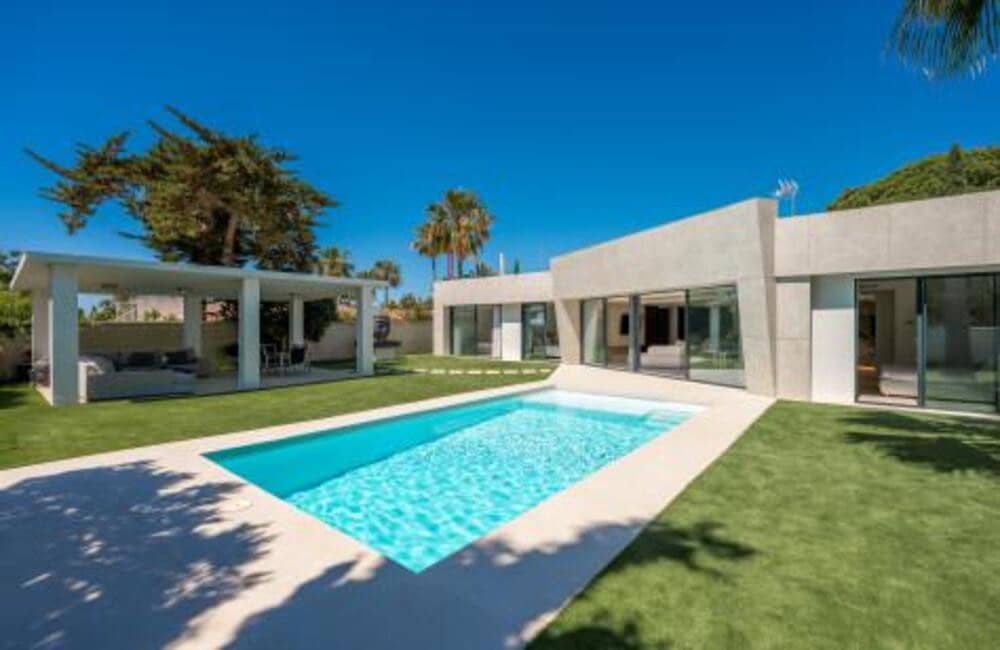 4 soveværelse Villa til salg i Marbella med swimmingpool garage - € 2.395.000 (Ref: 9986286)
