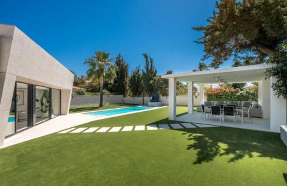 4 soveværelse Villa til salg i Marbella med swimmingpool garage - € 2.395.000 (Ref: 9986286)