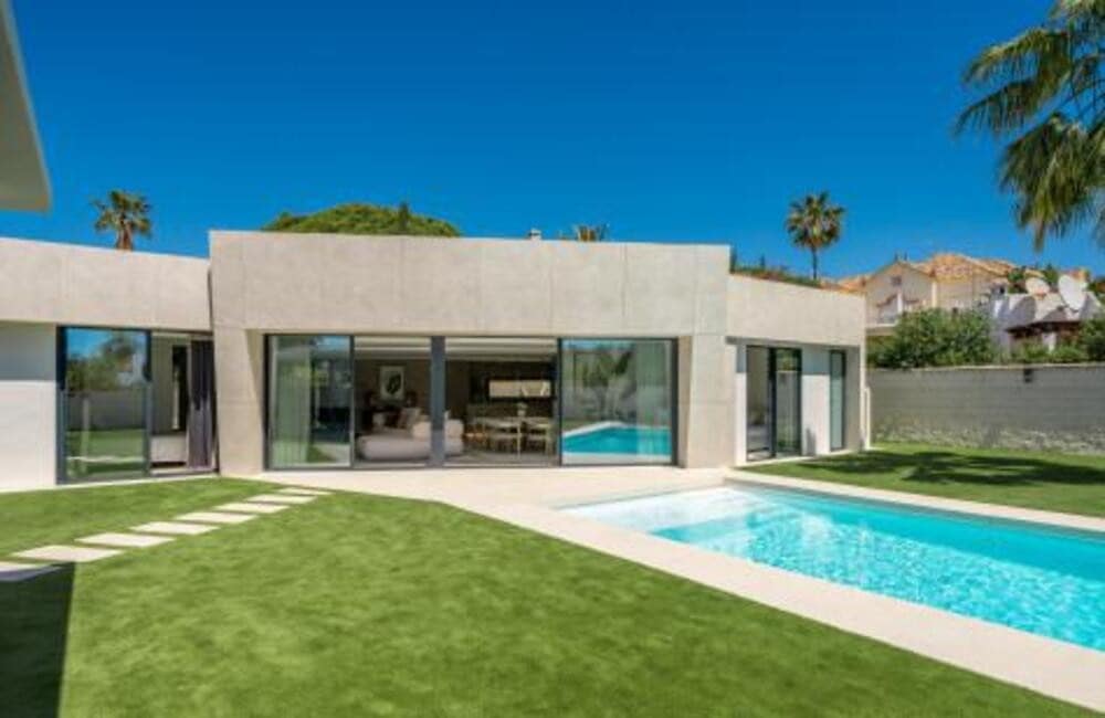 4 soveværelse Villa til salg i Marbella med swimmingpool garage - € 2.395.000 (Ref: 9986286)