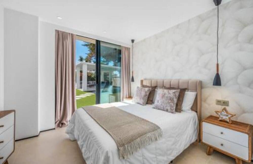 4 soveværelse Villa til salg i Marbella med swimmingpool garage - € 2.395.000 (Ref: 9986286)