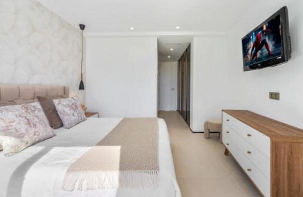 4 soveværelse Villa til salg i Marbella med swimmingpool garage - € 2.395.000 (Ref: 9986286)