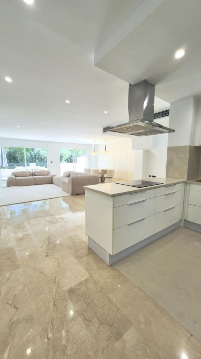 3 soverom Penthouse til salgs i Guadalmina med svømmebasseng garasje - € 850 000 (Ref: 9986287)
