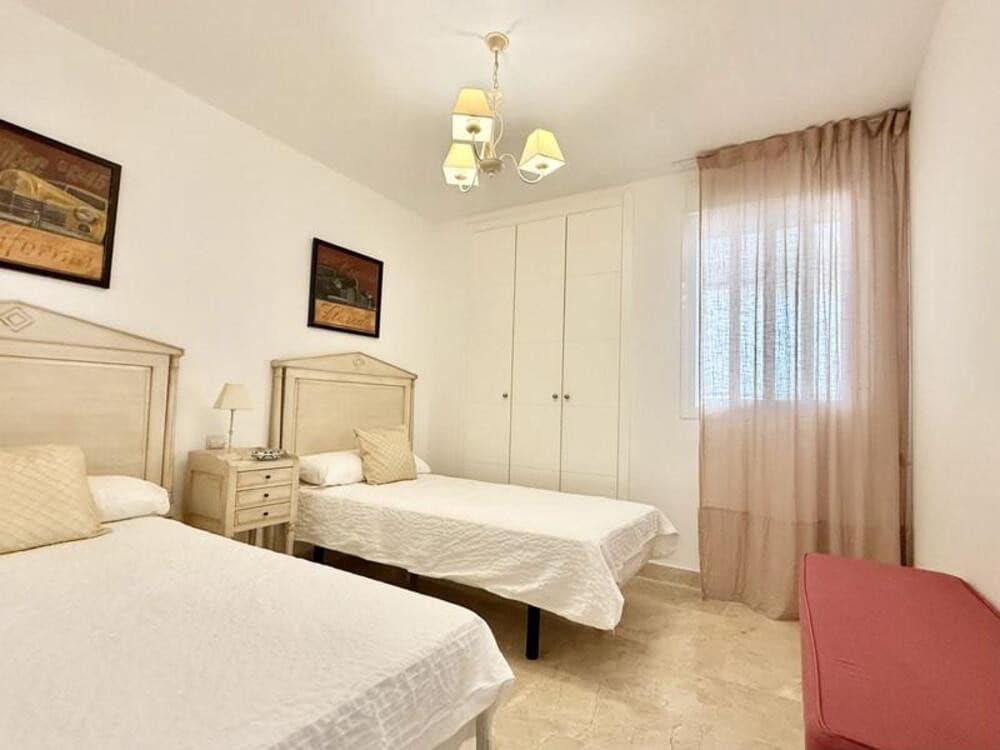 2 quarto Apartamento para arrendar em Estepona com piscina garagem - 2 000 € (Ref: 9990139)