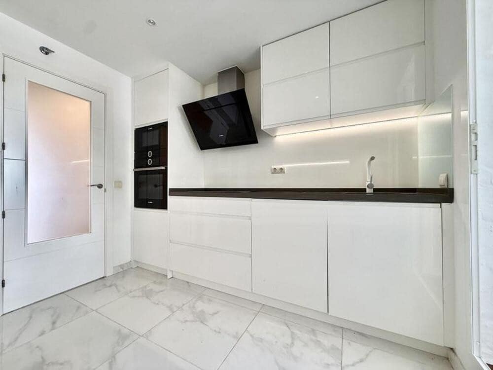 2 quarto Apartamento para arrendar em Estepona com piscina garagem - 2 000 € (Ref: 9990139)