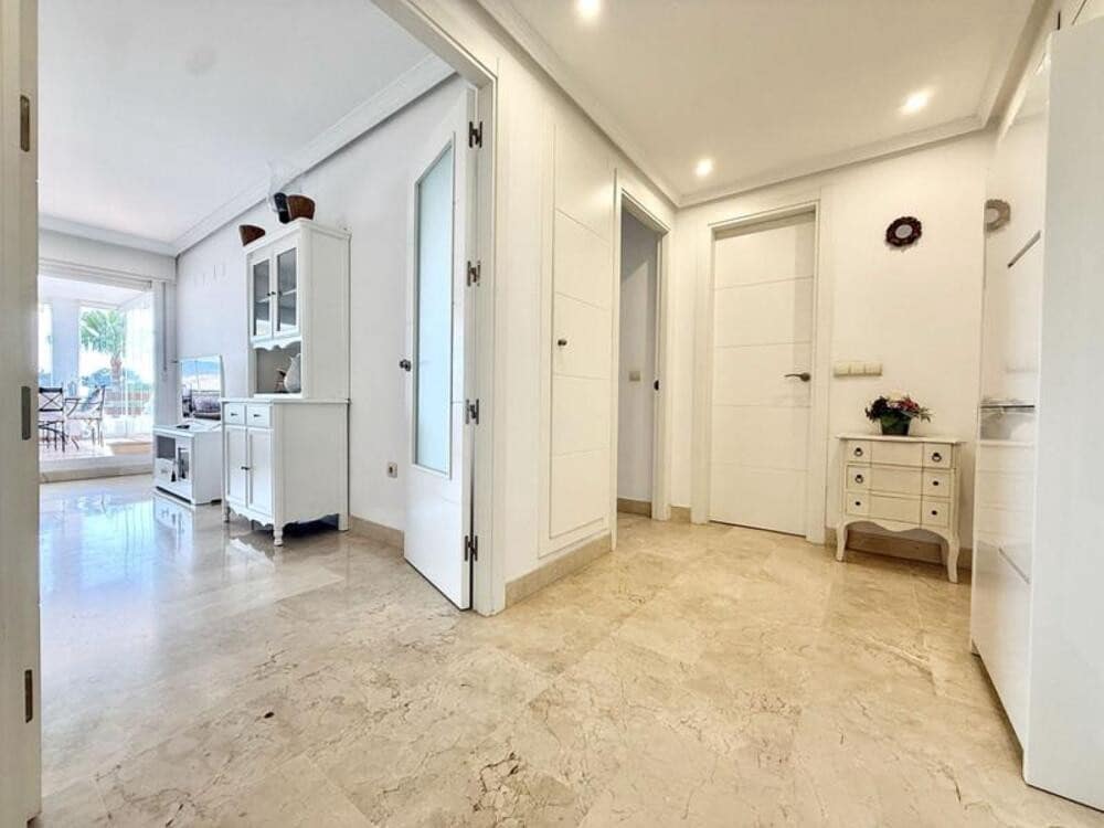 2 quarto Apartamento para arrendar em Estepona com piscina garagem - 2 000 € (Ref: 9990139)