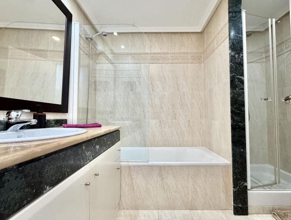 2 quarto Apartamento para arrendar em Estepona com piscina garagem - 2 000 € (Ref: 9990139)