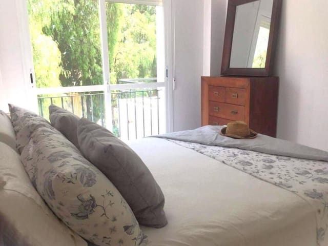 2 slaapkamer Penthouse te huur in Los Naranjos, Marbella met zwembad garage - € 1.950 (Ref: 9993742)
