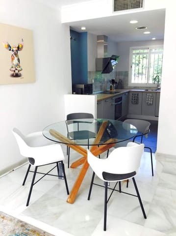 2 slaapkamer Penthouse te huur in Los Naranjos, Marbella met zwembad garage - € 1.950 (Ref: 9993742)