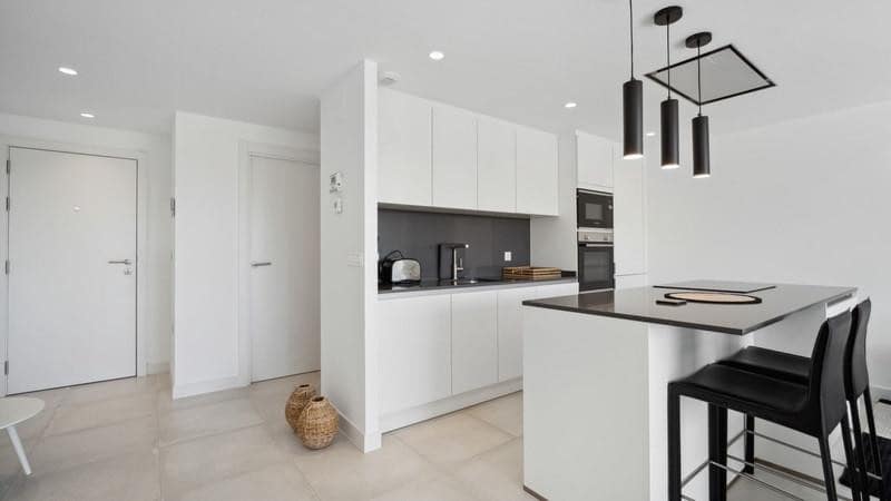 3 slaapkamer Appartement te huur in Estepona met zwembad garage - € 3.500 (Ref: 9996566)