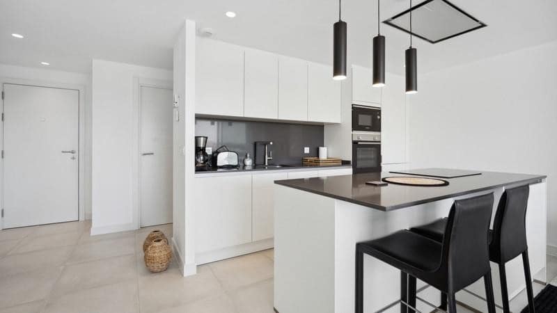 3 slaapkamer Appartement te huur in Estepona met zwembad garage - € 3.500 (Ref: 9996566)