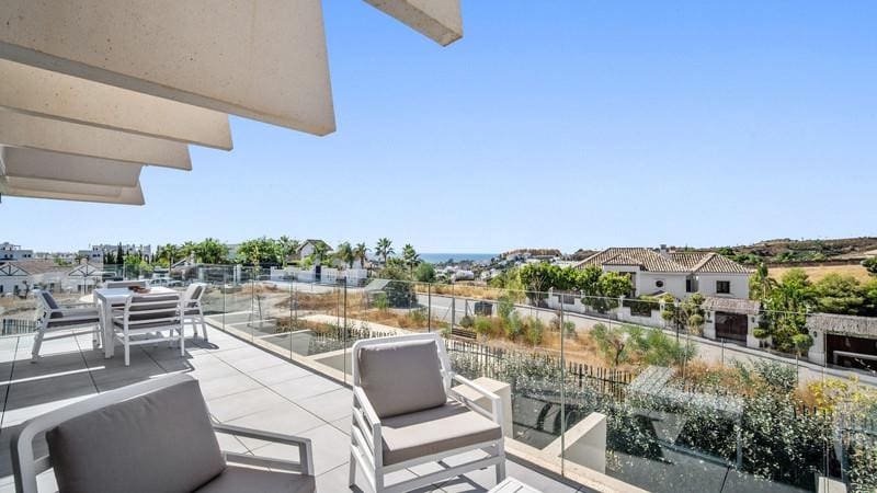 3 slaapkamer Appartement te huur in Estepona met zwembad garage - € 3.500 (Ref: 9996566)