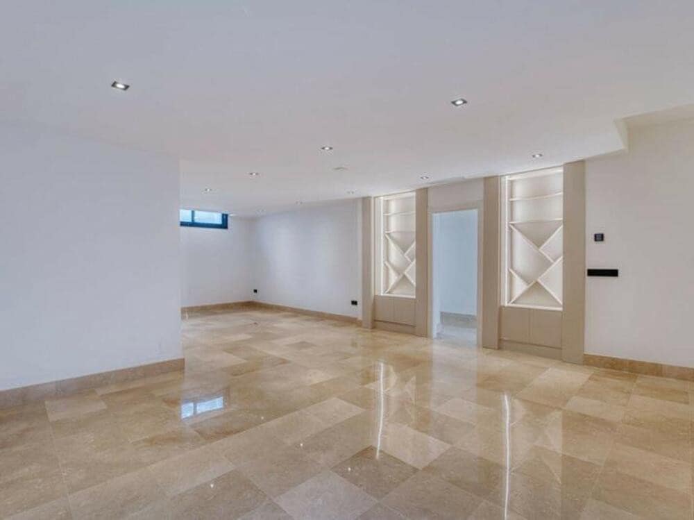 5 slaapkamer Villa te huur in Nueva Andalucia met zwembad garage - € 12.500 (Ref: 9997930)