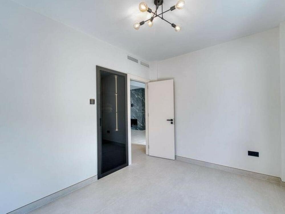 5 slaapkamer Villa te huur in Nueva Andalucia met zwembad garage - € 12.500 (Ref: 9997930)