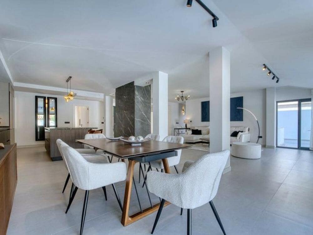 5 slaapkamer Villa te huur in Nueva Andalucia met zwembad garage - € 12.500 (Ref: 9997930)