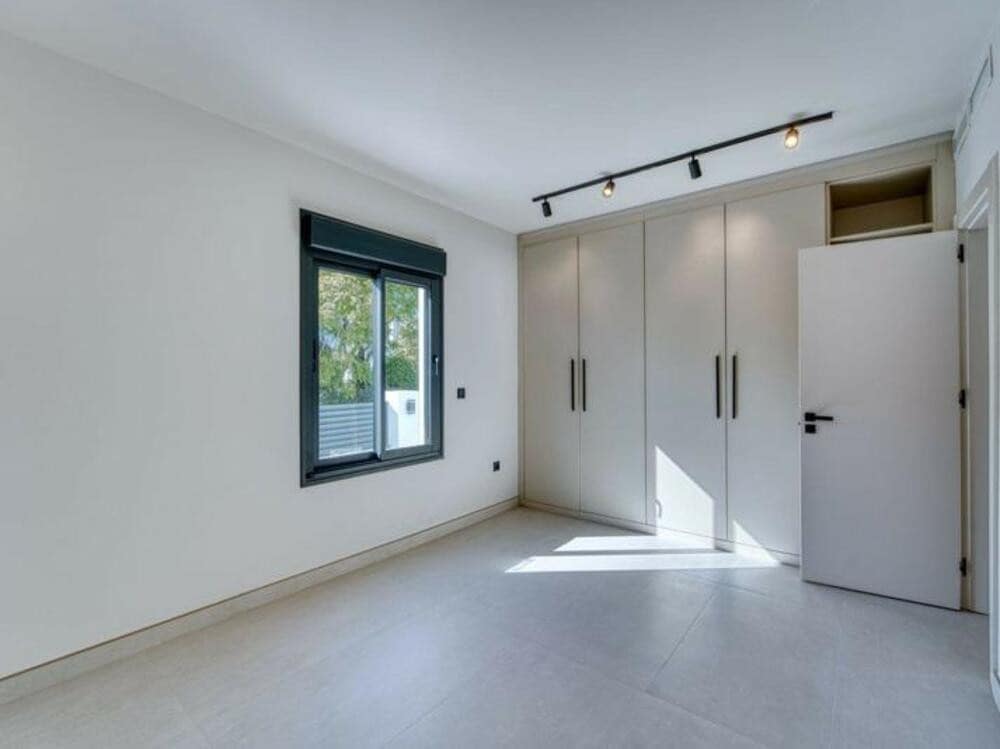5 slaapkamer Villa te huur in Nueva Andalucia met zwembad garage - € 12.500 (Ref: 9997930)