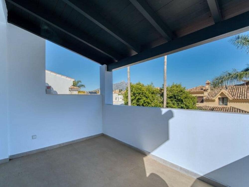 5 slaapkamer Villa te huur in Nueva Andalucia met zwembad garage - € 12.500 (Ref: 9997930)