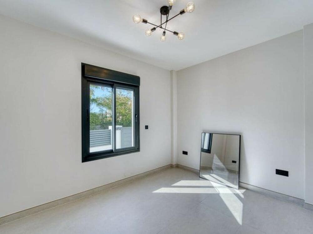 5 slaapkamer Villa te huur in Nueva Andalucia met zwembad garage - € 12.500 (Ref: 9997930)