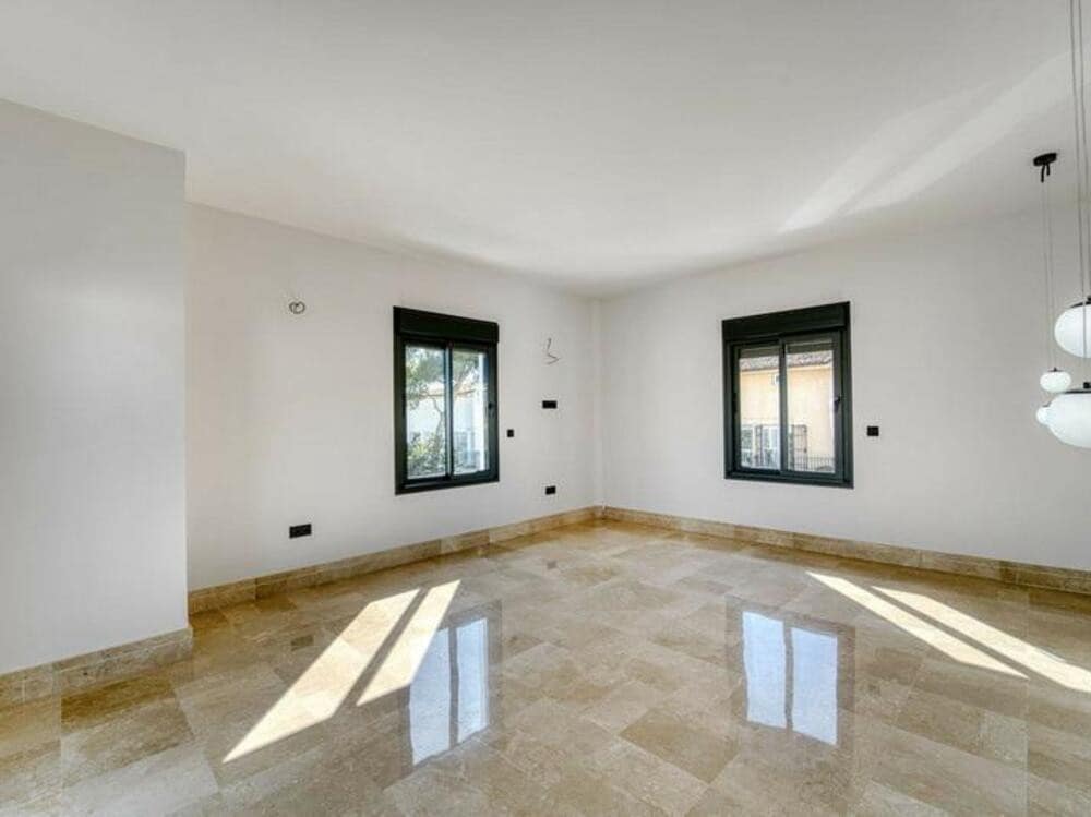 5 slaapkamer Villa te huur in Nueva Andalucia met zwembad garage - € 12.500 (Ref: 9997930)