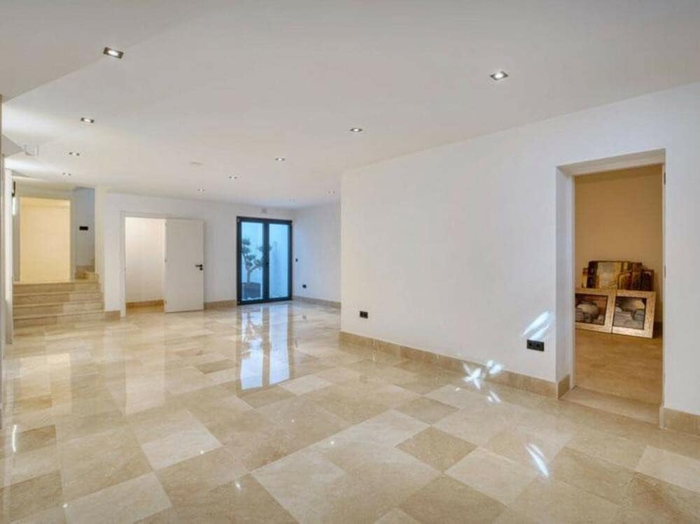 5 slaapkamer Villa te huur in Nueva Andalucia met zwembad garage - € 12.500 (Ref: 9997930)