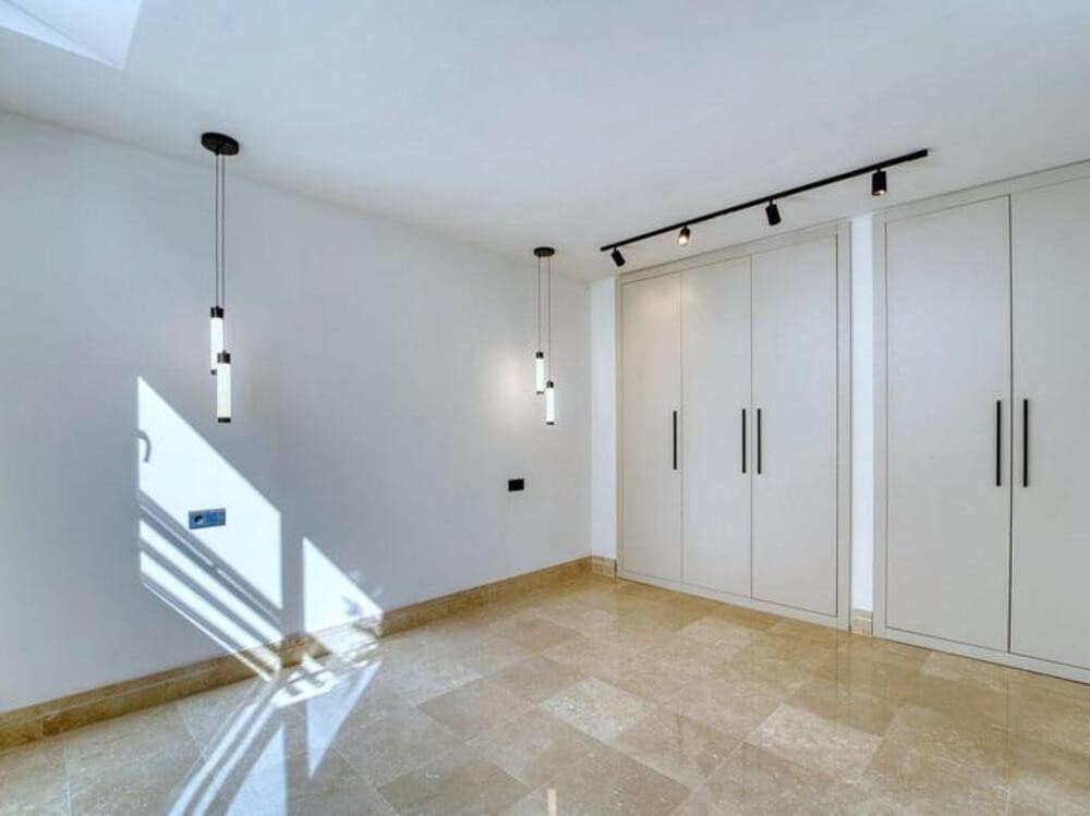 5 slaapkamer Villa te huur in Nueva Andalucia met zwembad garage - € 12.500 (Ref: 9997930)