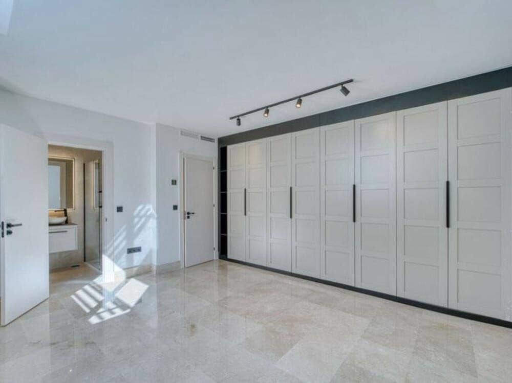 5 slaapkamer Villa te huur in Nueva Andalucia met zwembad garage - € 12.500 (Ref: 9997930)