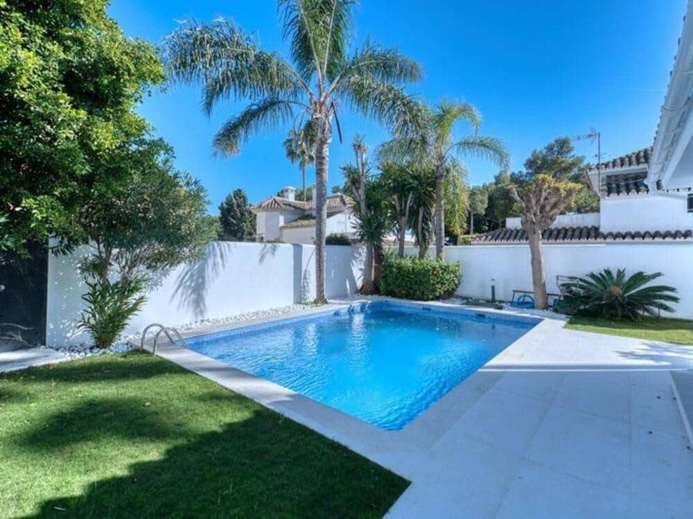 5 slaapkamer Villa te huur in Nueva Andalucia met zwembad garage - € 12.500 (Ref: 9997930)