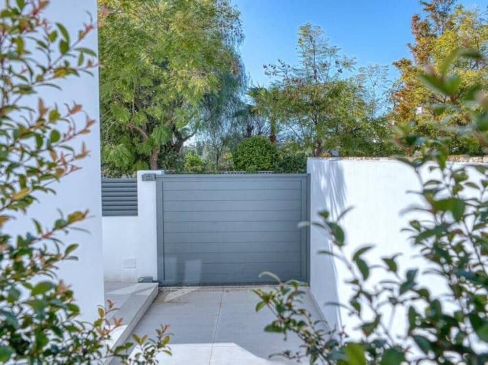 5 slaapkamer Villa te huur in Nueva Andalucia met zwembad garage - € 12.500 (Ref: 9997930)