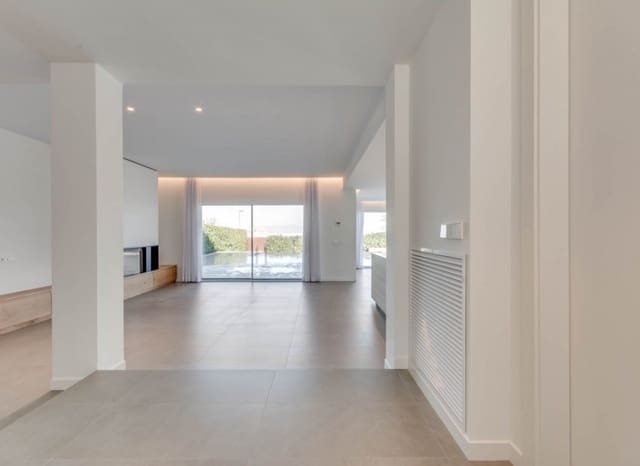 3 makuuhuone Huvila myytävänä paikassa Roses mukana uima-altaan - 1 650 000 € (Ref: 8870040)