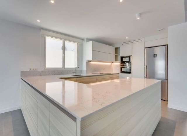 3 makuuhuone Huvila myytävänä paikassa Roses mukana uima-altaan - 1 650 000 € (Ref: 8870040)