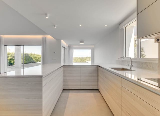 3 makuuhuone Huvila myytävänä paikassa Roses mukana uima-altaan - 1 650 000 € (Ref: 8870040)