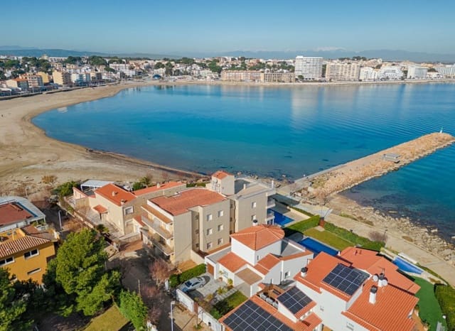 3 makuuhuone Huvila myytävänä paikassa Roses mukana uima-altaan - 1 650 000 € (Ref: 8870040)