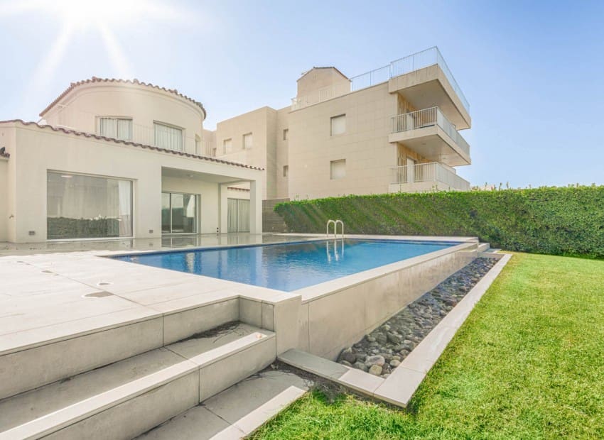 3 sypialnia Willa na sprzedaż w Empuriabrava z basenem - 1 650 000 € (Ref: 8870041)