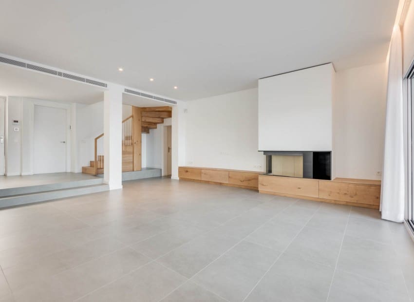 3 bedroom Villa for sale in Empuriabrava with pool - € 1,650,000 (Ref: 8870041)