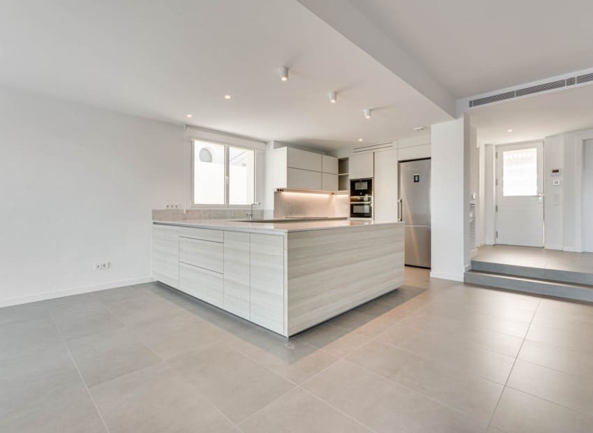 3 bedroom Villa for sale in Empuriabrava with pool - € 1,650,000 (Ref: 8870041)