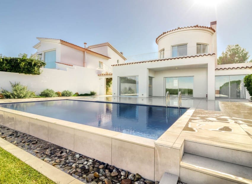 3 bedroom Villa for sale in Empuriabrava with pool - € 1,650,000 (Ref: 8870041)