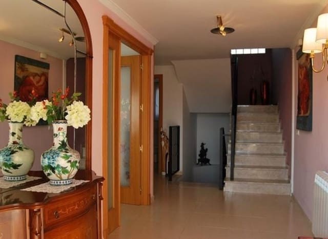 4 bedroom Villa for sale in Cambrils - € 356,778 (Ref: 8870079)