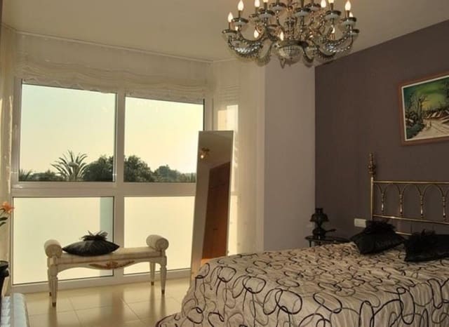 4 bedroom Villa for sale in Cambrils - € 356,778 (Ref: 8870079)