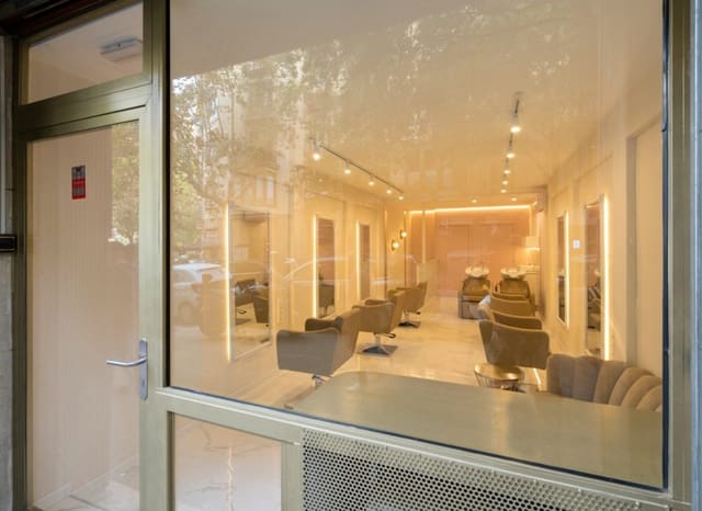 5 slaapkamer Commercieel te koop in La Dreta de L'Eixample, Barcelona stad - € 390.000 (Ref: 8906952)