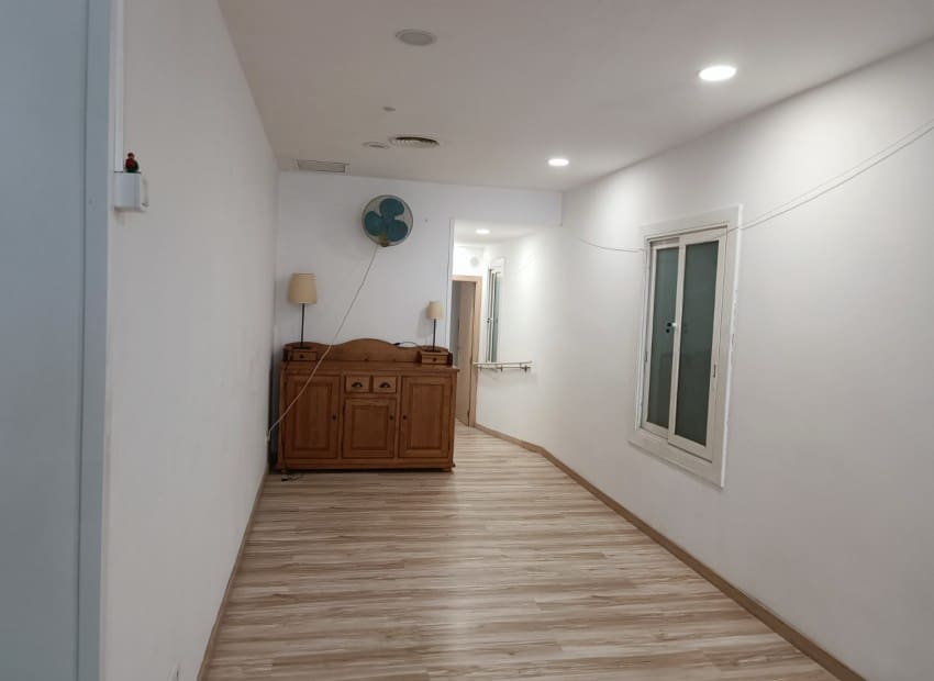 5 soverom Kommersiell til salgs i Barcelona by - € 375 000 (Ref: 9203479)