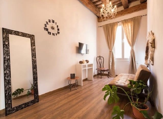 2 soveværelse Lejlighed til salg i Ciutat Vella, Barcelona by - € 260.000 (Ref: 9295848)