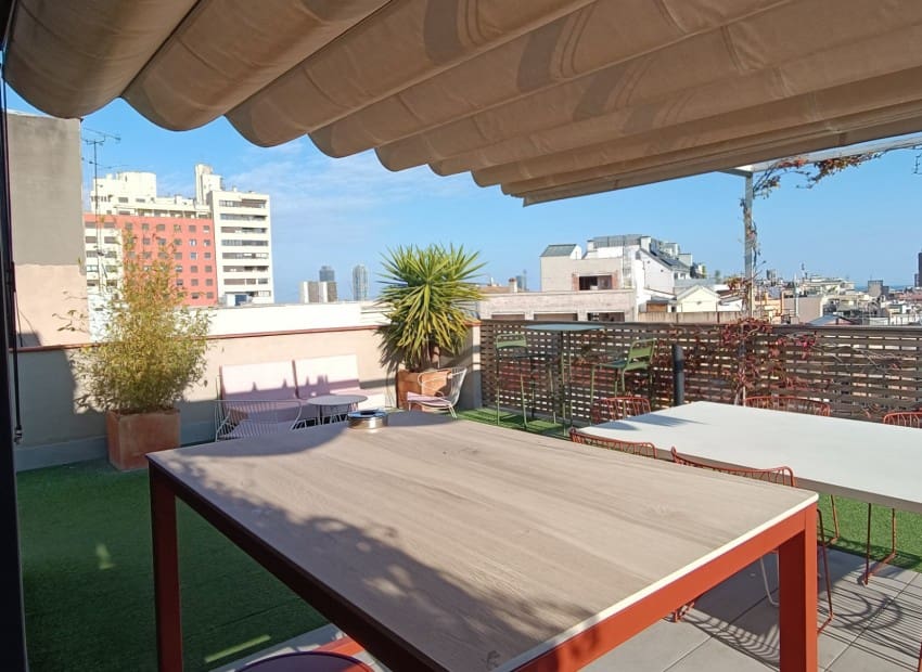 49 slaapkamer Kantoor voor vakantieverhuur in Barcelona stad - € 32.000 (Ref: 9386154)