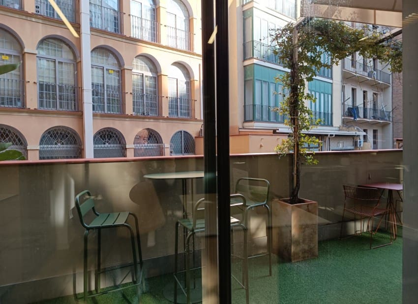 49 slaapkamer Kantoor voor vakantieverhuur in Barcelona stad - € 32.000 (Ref: 9386154)