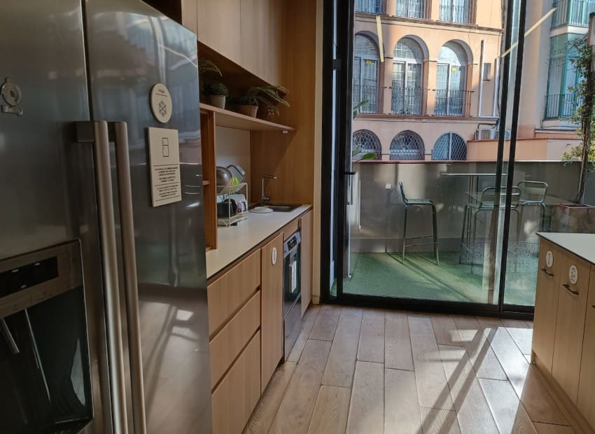 49 slaapkamer Kantoor voor vakantieverhuur in Barcelona stad - € 32.000 (Ref: 9386154)